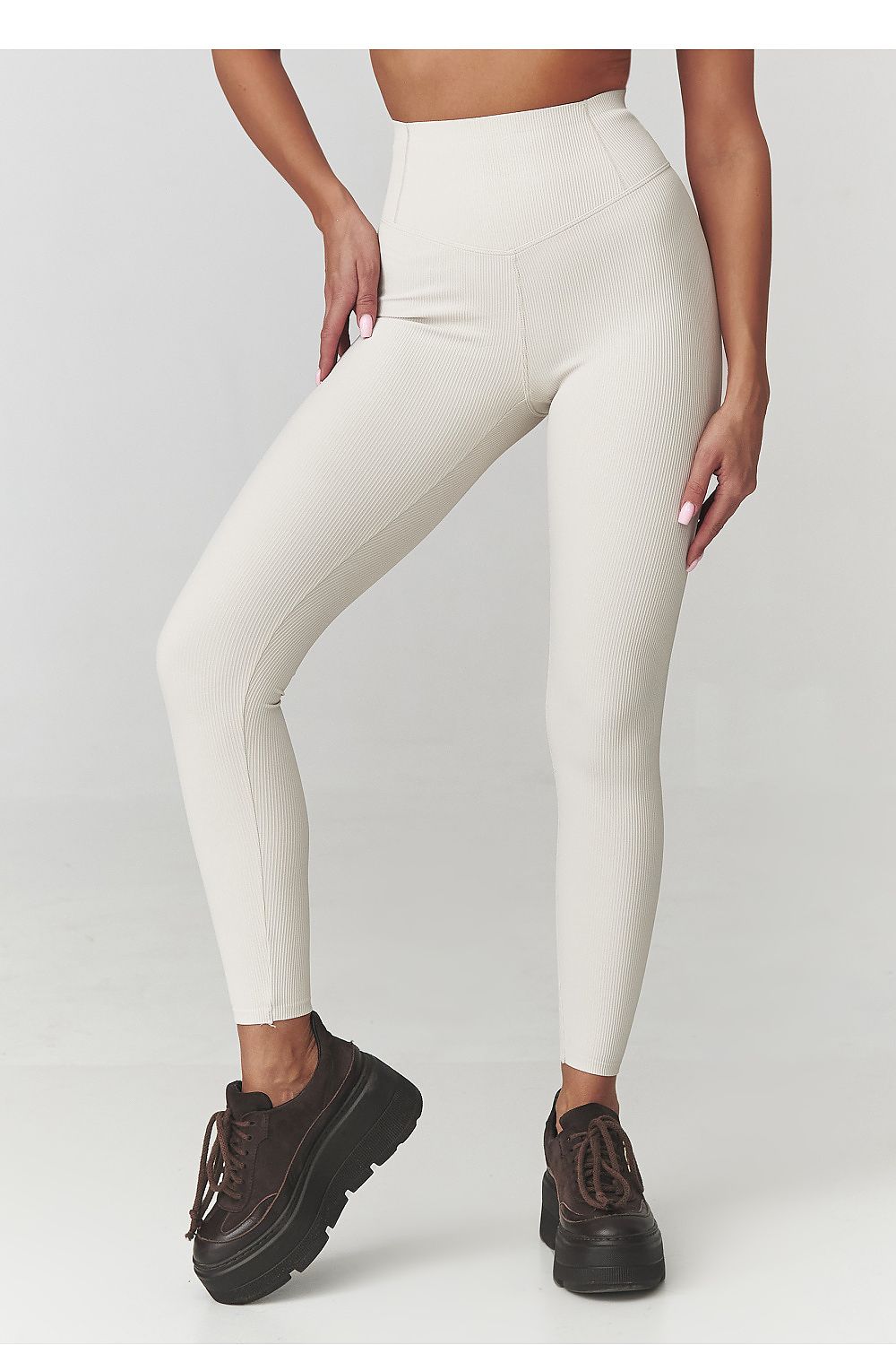  Long leggings model 220766 Makadamia 